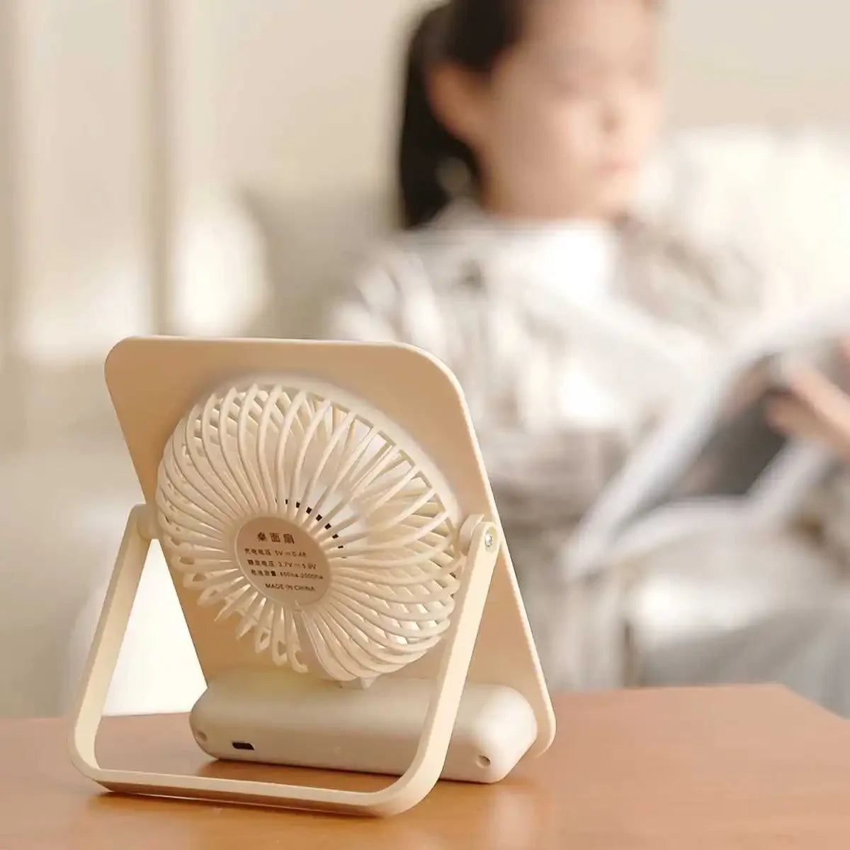 Portable Fan USB Desk Fan Fast Cooling Strong Airflow Quiet Operation Adjustable 4 Speed Wind Standing Ultra-thin Fans